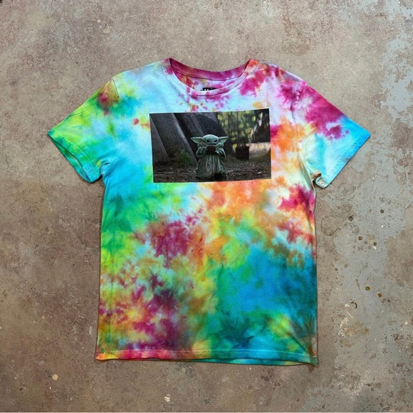mandalorian Star Wars baby yoda tie dye tshirt - M 28x20 - Picture 6 of 10